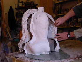 Molde sobre un busto de cera.